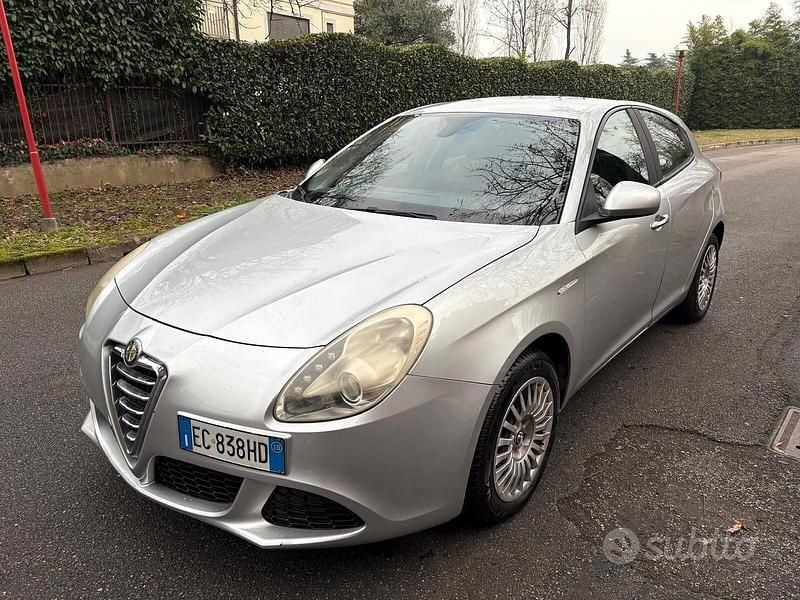 Grigio Usata 2011 Alfa Romeo Giulietta Distinctive Tre volumi | 4900 € (Super prezzo) - Immagine 1/4