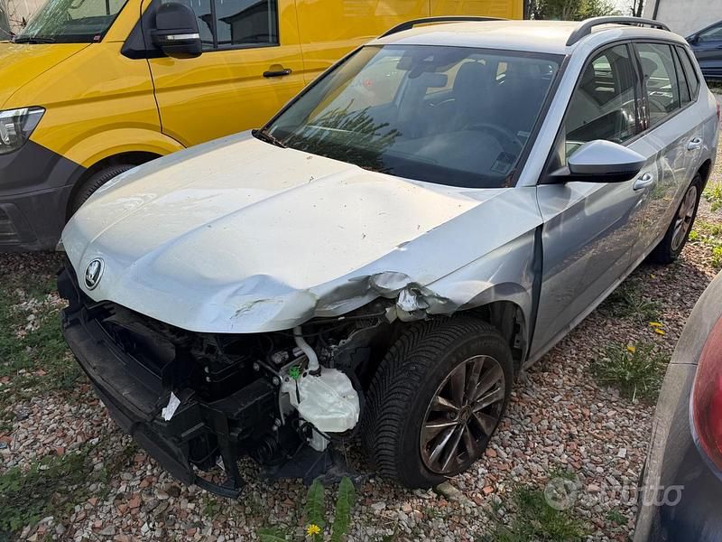 Usata Skoda Kamiq Style 110 CV (80 kW) 2023 Grigio SUV