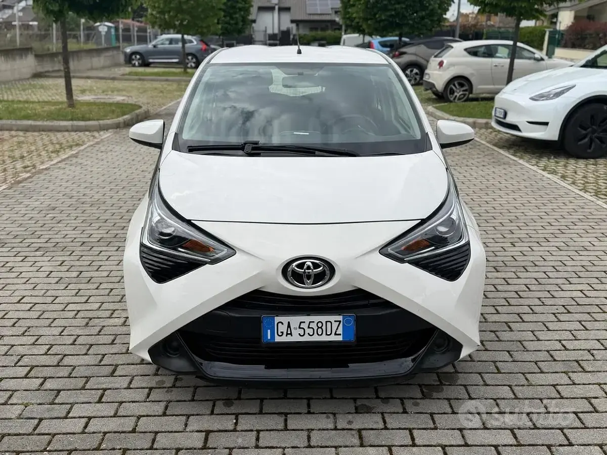 Usata Toyota Aygo Connect Style 72 CV (52 kW) 2020 Bianco Utilitaria