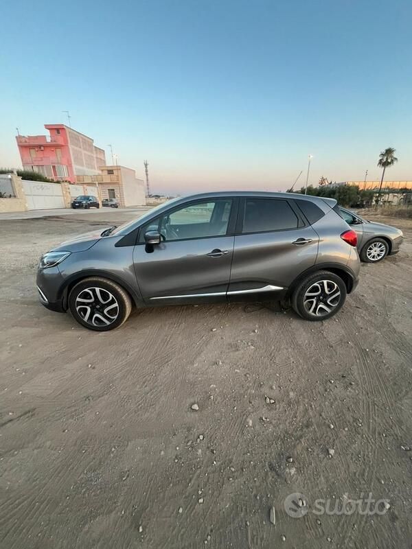 Grigio Usata 2013 Renault Captur SUV | 9000 € (Buon prezzo) - Immagine 1/4