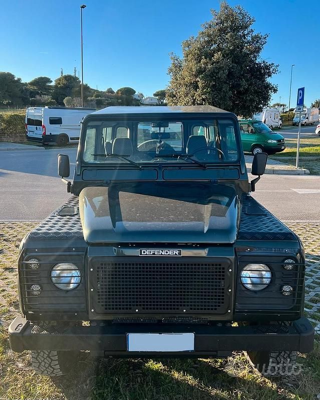Usata Land Rover Defender SE 122 CV (89 kW) 2006 Verde Station wagon