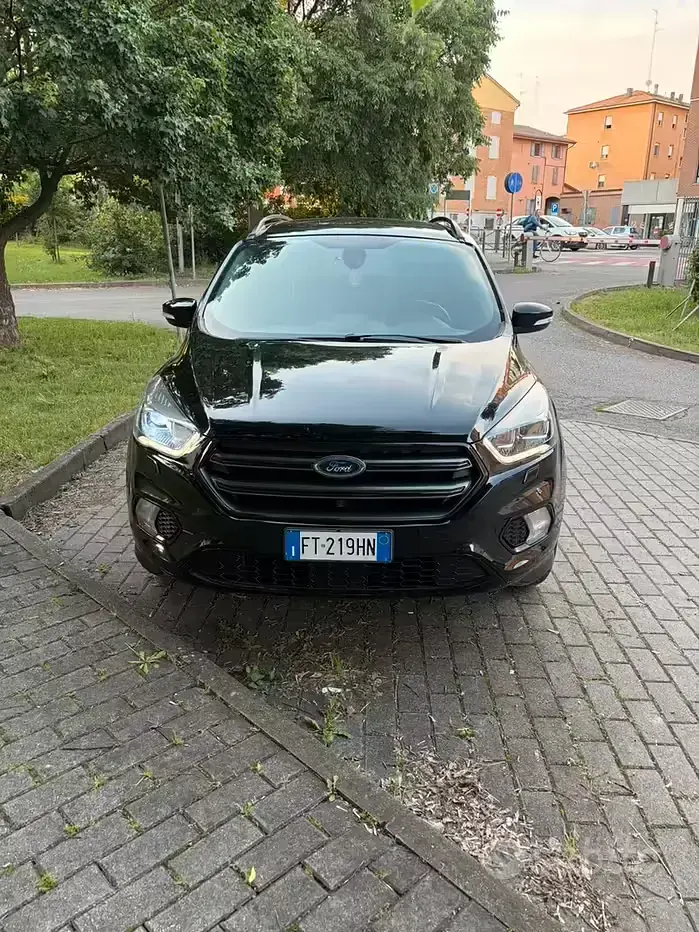 Usata Ford Kuga ST-Line 120 CV (88 kW) 2019 Nero SUV