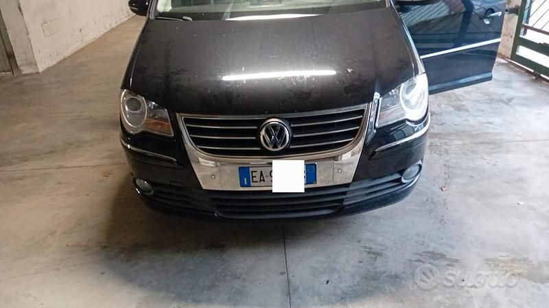 Nero Usata 2010 VW Touran Trendline Monovolume | 4000 € (Ottimo prezzo) - Immagine 1/4