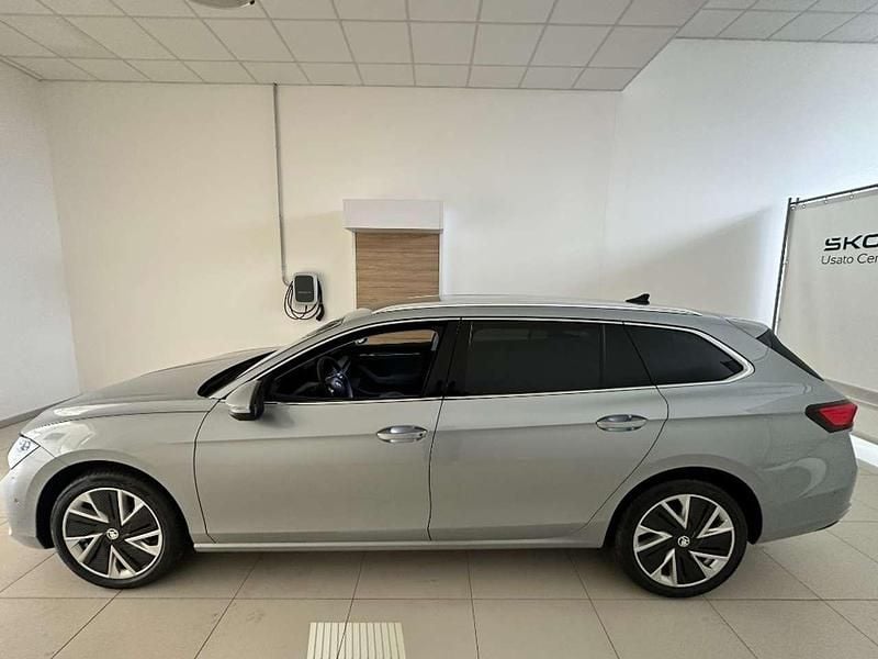Usata Skoda Superb Style 150 CV (110 kW) 2024 Argento pebble metallizzato Station wagon