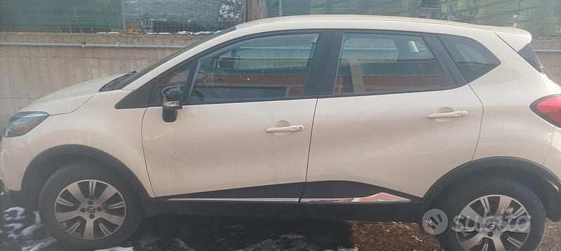 Usata Renault Captur 90 CV (66 kW) 2017 Grigio SUV