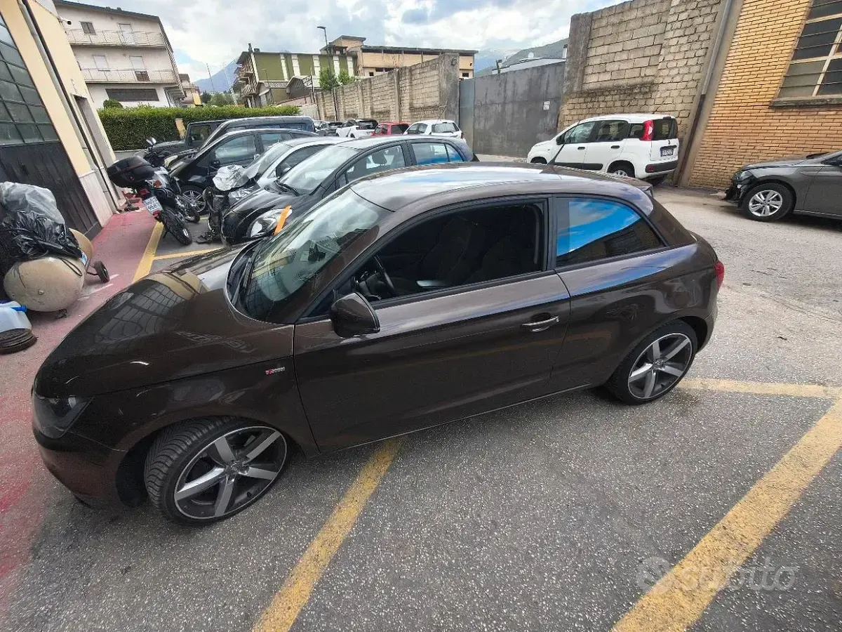 Usata Audi A1 Ambition 105 CV (77 kW) 2011 Marrone Utilitaria