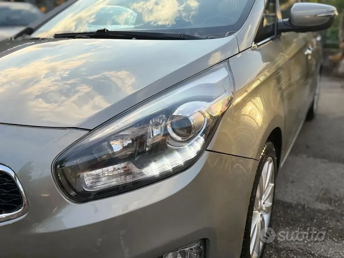 Usata Kia Carens 115 CV (84 kW) 2015 Marrone Monovolume