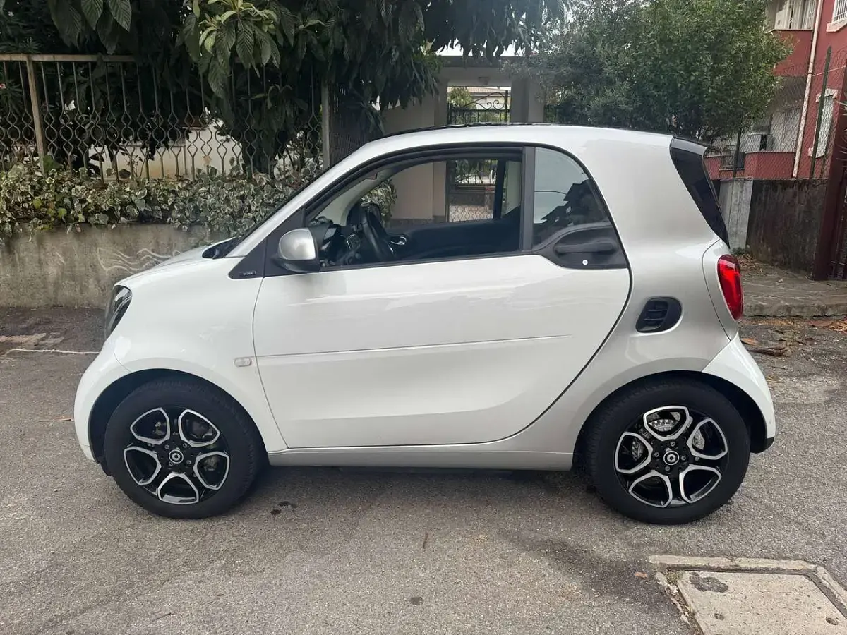 Usata Smart ForTwo Electric Drive Prime 41 kW (56 CV) 2019 Bianco Utilitaria