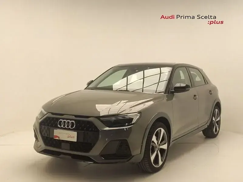 Usata Audi A1 Ambiente 116 CV (85 kW) 2024 Grigio chronos metallizzato SUV