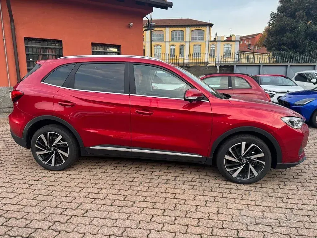 Nuova MG ZS Luxury 102 CV (75 kW) 2026 Nero SUV