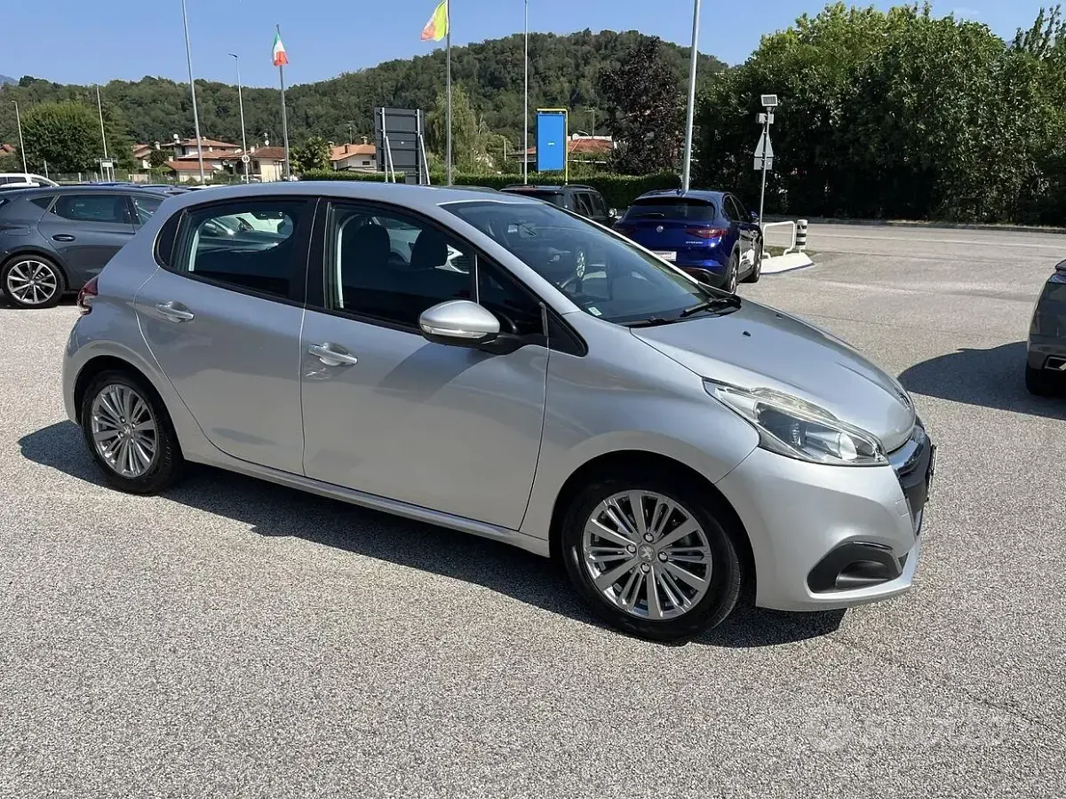 Usata Peugeot 208 75 CV (55 kW) 2015 Grigio Utilitaria