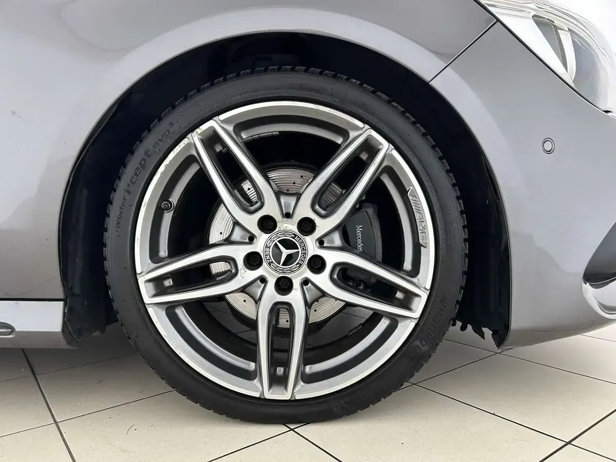 Usata Mercedes CLA180 Shooting Brake Premium 122 CV (89 kW) 2018 Grigio Station wagon