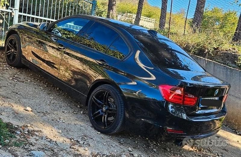 Usata BMW 318 Sport Line 150 CV (110 kW) 2015 Nero Berlina