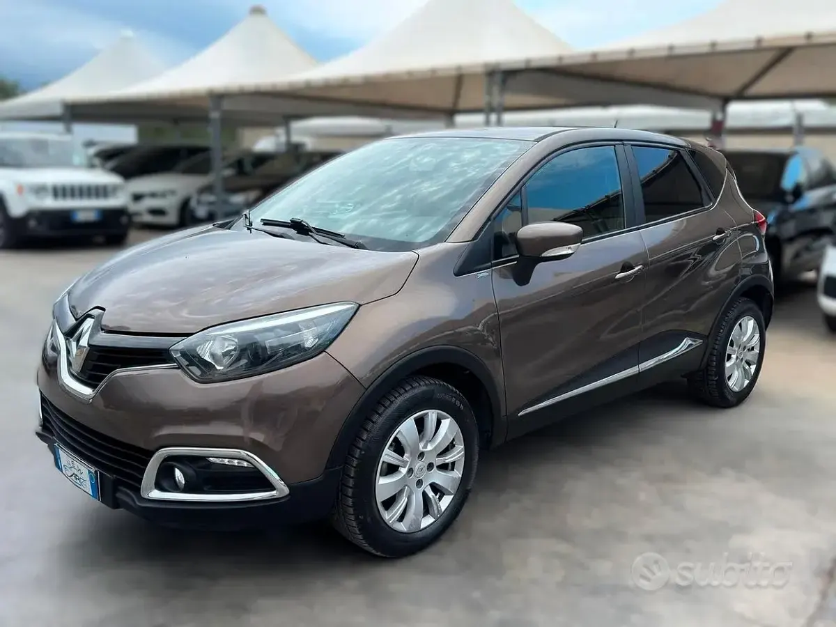 Usata Renault Captur 90 CV (66 kW) 2013 Marrone SUV
