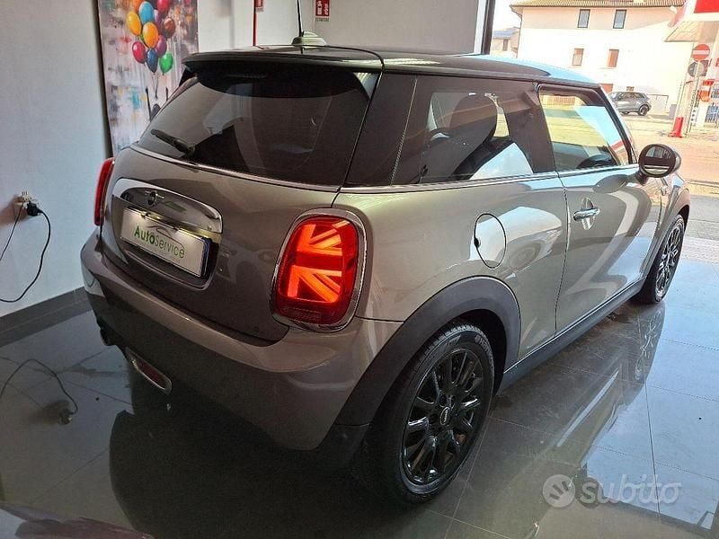 Begagnad Mini ONE Hype 102 HK (75 kW) 2019 Grå Halvkombi