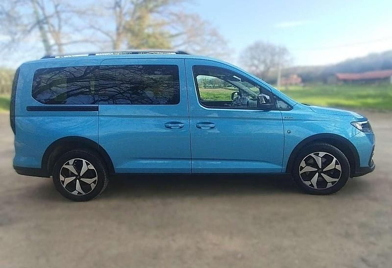 Usata Ford Tourneo Active 122 CV (89 kW) 2023 Boundless blu Monovolume