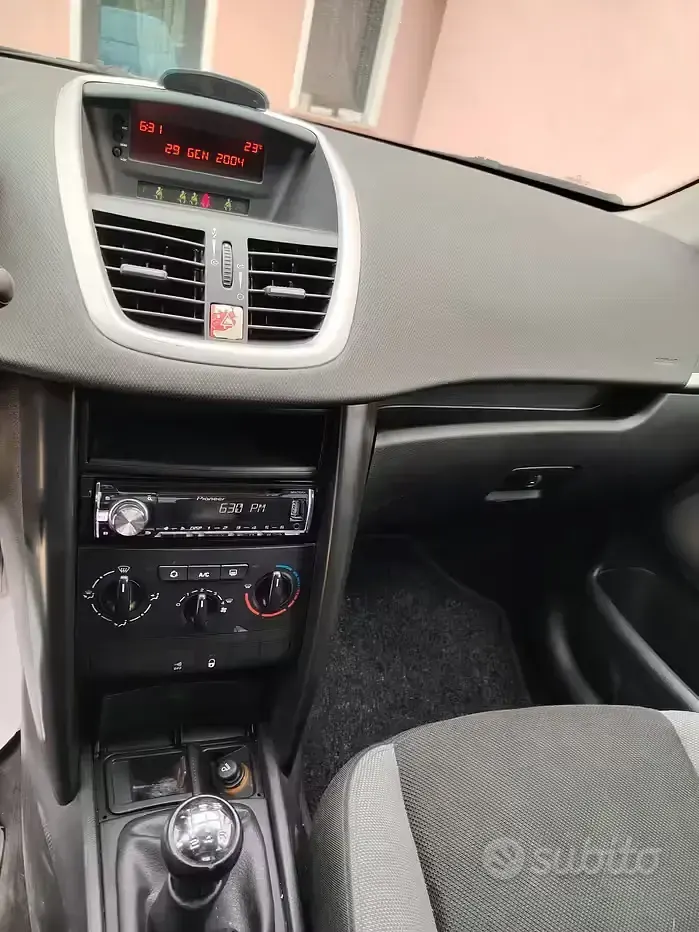 Usata Peugeot 207 68 CV (50 kW) 2007 Blu Berlina