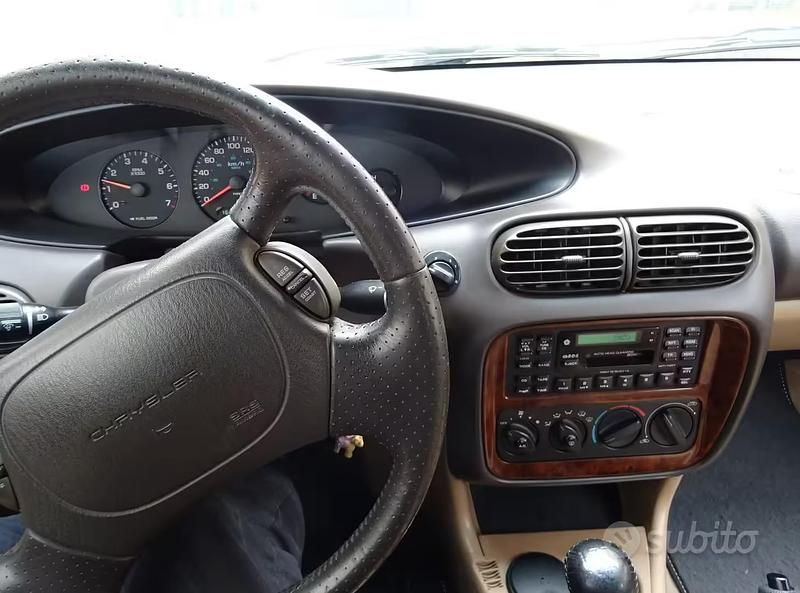Usata Chrysler Stratus 131 CV (96 kW) 1996 Nero Cabrio