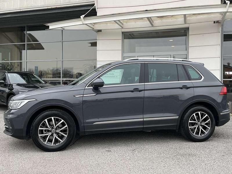 Usata VW Tiguan Life 150 CV (110 kW) 2022 Dolphin grey SUV