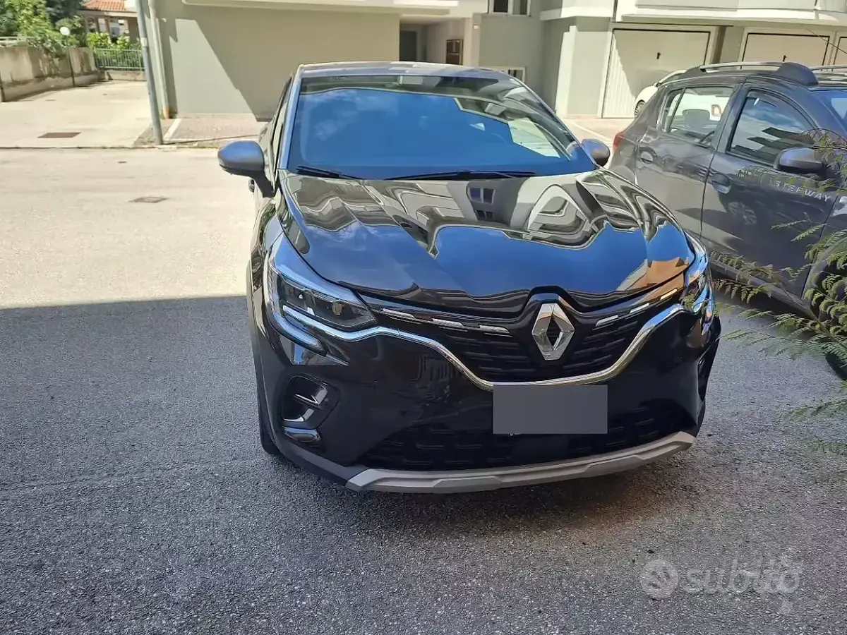Usata Renault Captur Business 101 CV (74 kW) 2022 Nero SUV