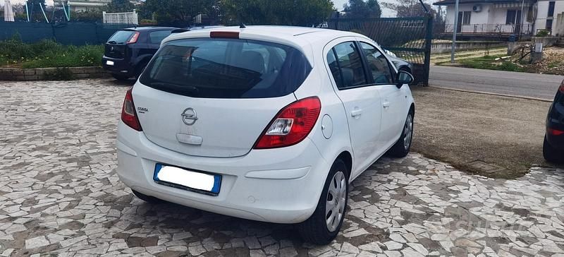 Usata Opel Corsa Edition 85 CV (62 kW) 2014 Bianco Berlina