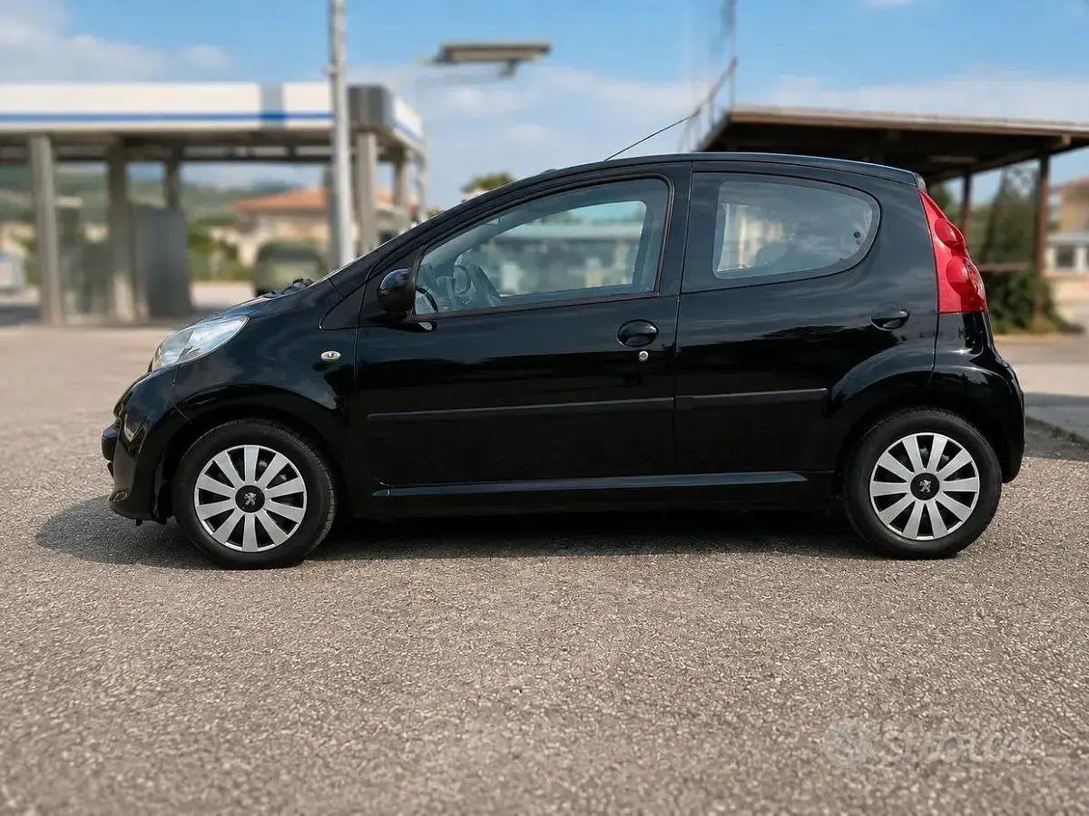Usata Peugeot 107 68 CV (50 kW) 2005 Nero Utilitaria