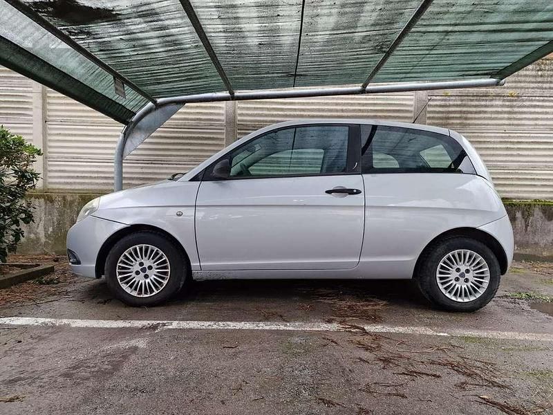 Usata Lancia Ypsilon 60 CV (44 kW) 2009 Argento Utilitaria
