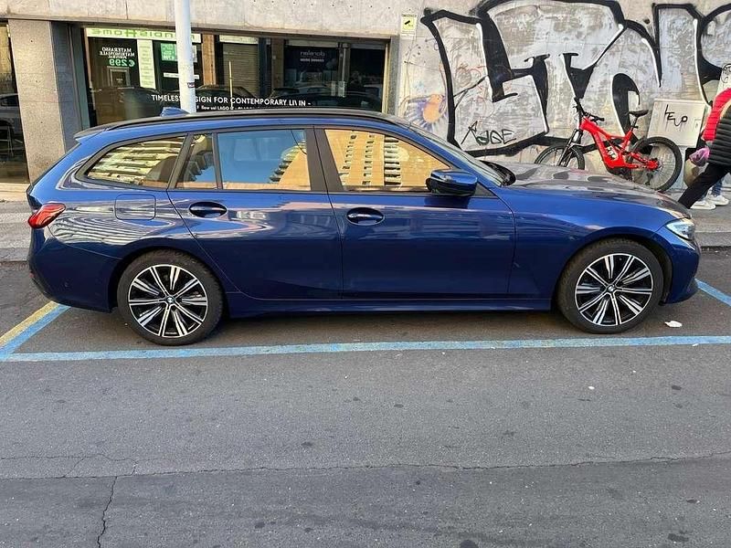 Usata BMW 318 Advantage 150 CV (110 kW) 2020 Blu/azzurro Station wagon