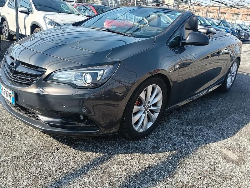 Usata Opel Cascada Cosmo 165 CV (121 kW) 2015 Grigio Cabrio