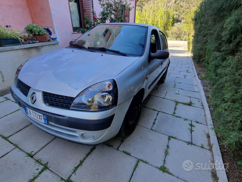 Usato 2002 Renault Clio II 1.2 Benzin 54 CV (1.800 €)