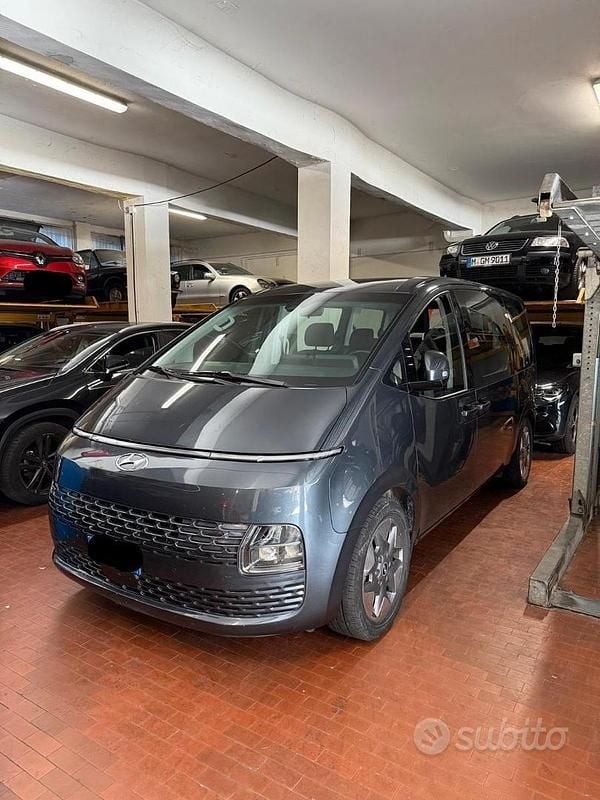 Usata Hyundai Staria 177 CV (130 kW) 2023 Grigio Monovolume