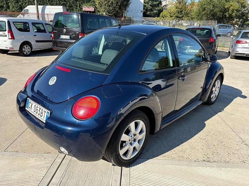 Usata VW New Beetle 101 CV (74 kW) 2003 Blu/azzurro Utilitaria