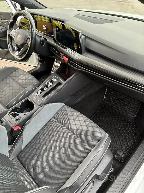 Usata VW Golf VII R-line 150 CV (110 kW) 2021 Utilitaria