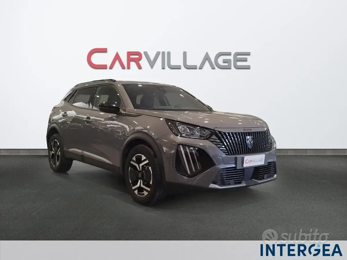 Usata Peugeot 2008 Allure 101 CV (74 kW) 2024 Grigio SUV