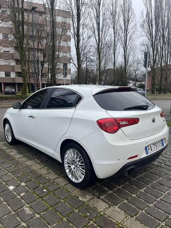Usata Alfa Romeo Giulietta Exclusive 120 CV (88 kW) 2015 Utilitaria