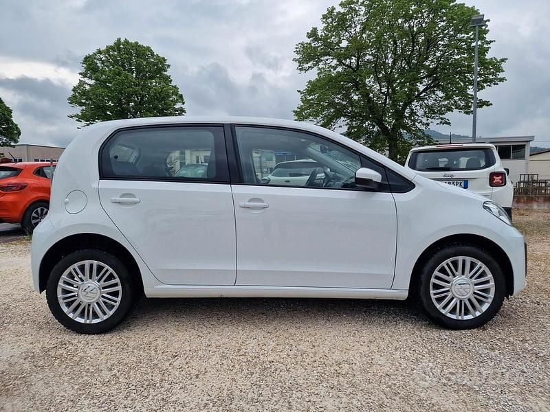 Usata VW up! Move 65 CV (47 kW) 2022 Bianco Utilitaria