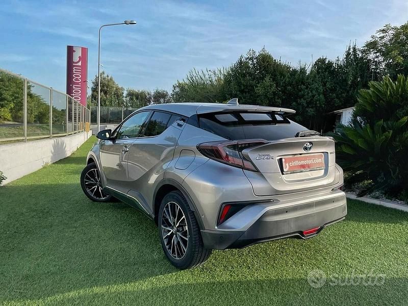 Usata Toyota C-HR Lounge 98 CV (72 kW) 2017 Grigio SUV