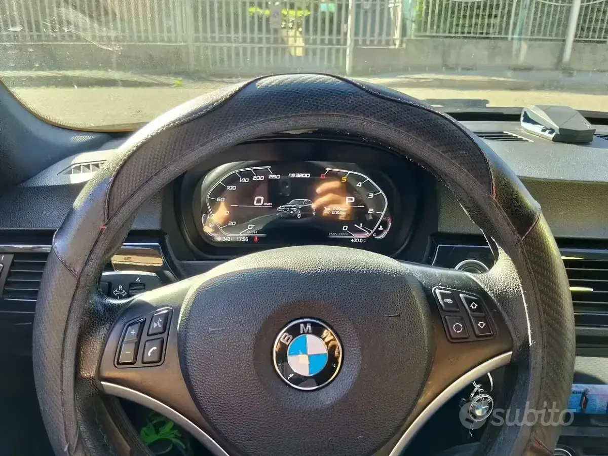 Usata BMW 318 143 CV (105 kW) 2010 Nero Station wagon