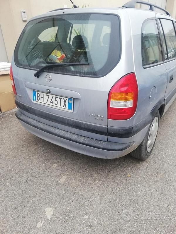 Usata Opel Zafira 101 CV (74 kW) 2000 Grigio Monovolume