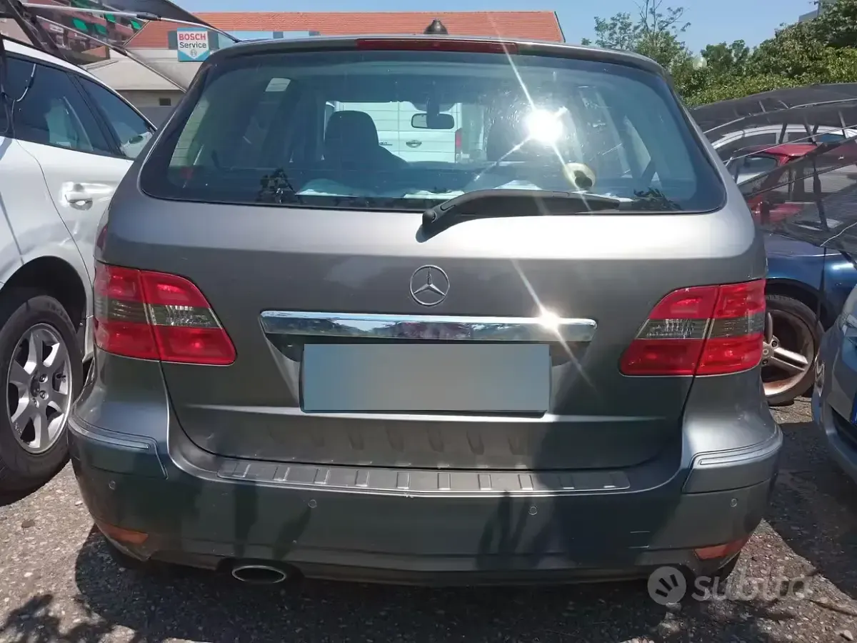 Usata Mercedes B180 116 CV (85 kW) 2010 Grigio Monovolume