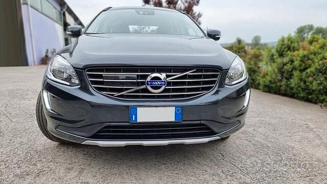 Usata Volvo XC60 R-Design 150 CV (110 kW) 2016 Grigio SUV