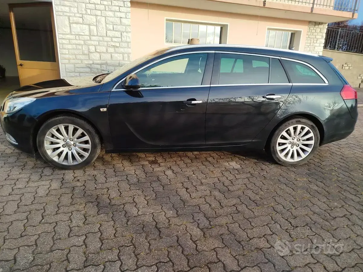 Usata Opel Insignia Cosmo 160 CV (117 kW) 2011 Nero Station wagon