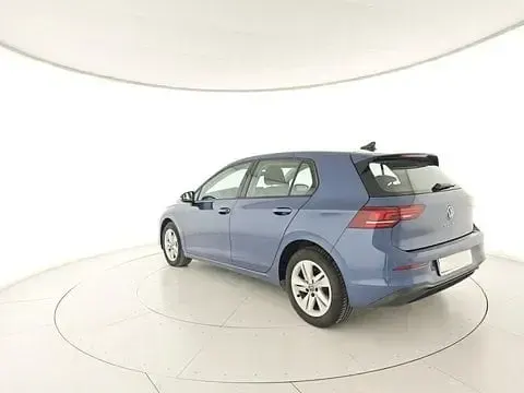 Usata VW Golf VIII Life 116 CV (85 kW) 2025 Blu Utilitaria