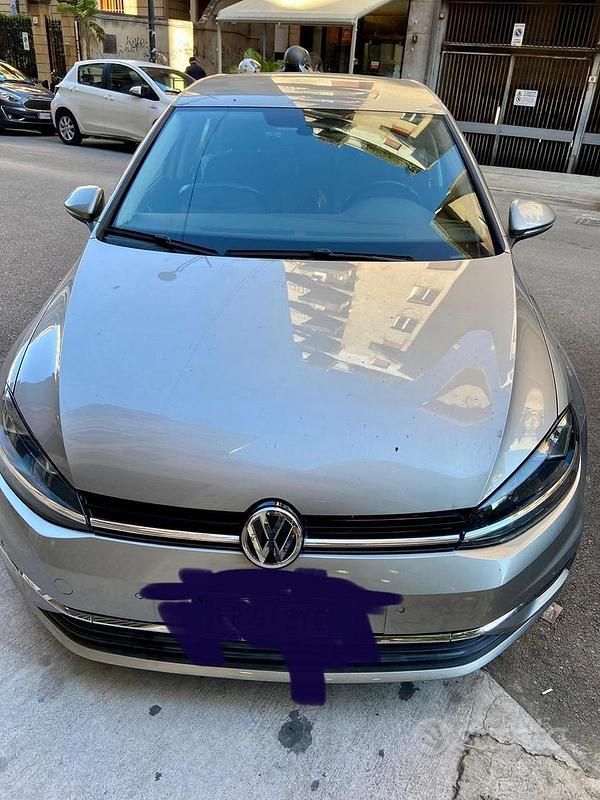Grigio Usata 2018 VW Golf VII Business Tre volumi | 17.500 € (Buon prezzo) - Immagine 1/4