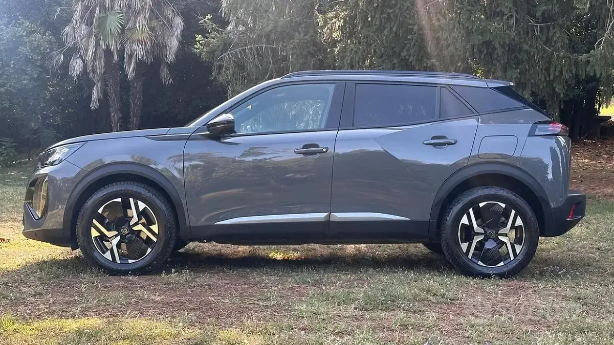 Usata Peugeot 2008 Allure 131 CV (96 kW) 2023 Grigio SUV