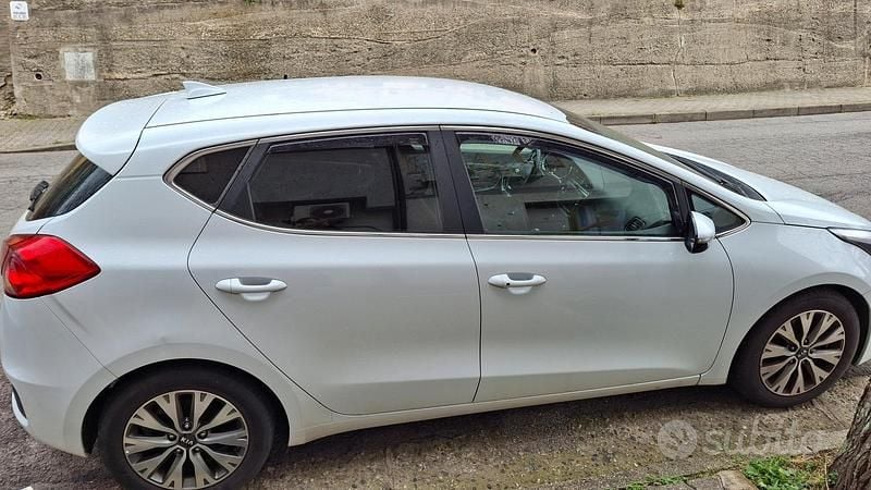 Begagnad Kia Ceed 110 HK (80 kW) 2018 Vit Halvkombi