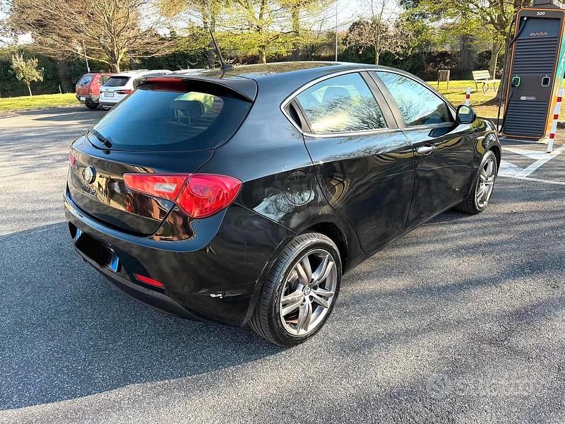 Usata Alfa Romeo Giulietta 105 CV (77 kW) 2014 Nero Utilitaria