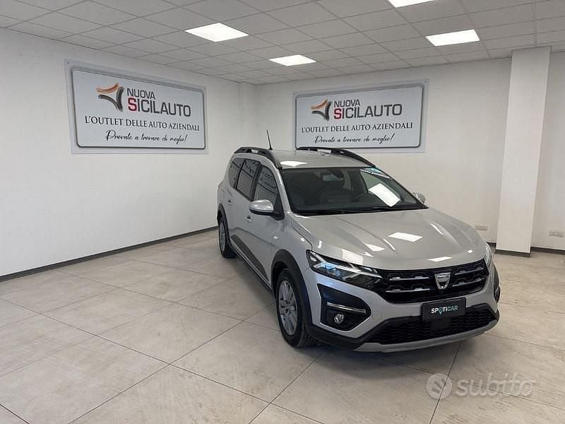 Usata Dacia Jogger Comfort 101 CV (74 kW) 2022 Grigio Monovolume