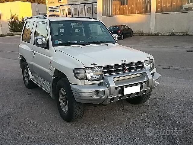 Usata Mitsubishi Pajero 100 CV (73 kW) 1998 Bianco SUV