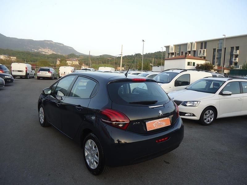 Usata Peugeot 208 Active 75 CV (55 kW) 2017 Grigio Utilitaria